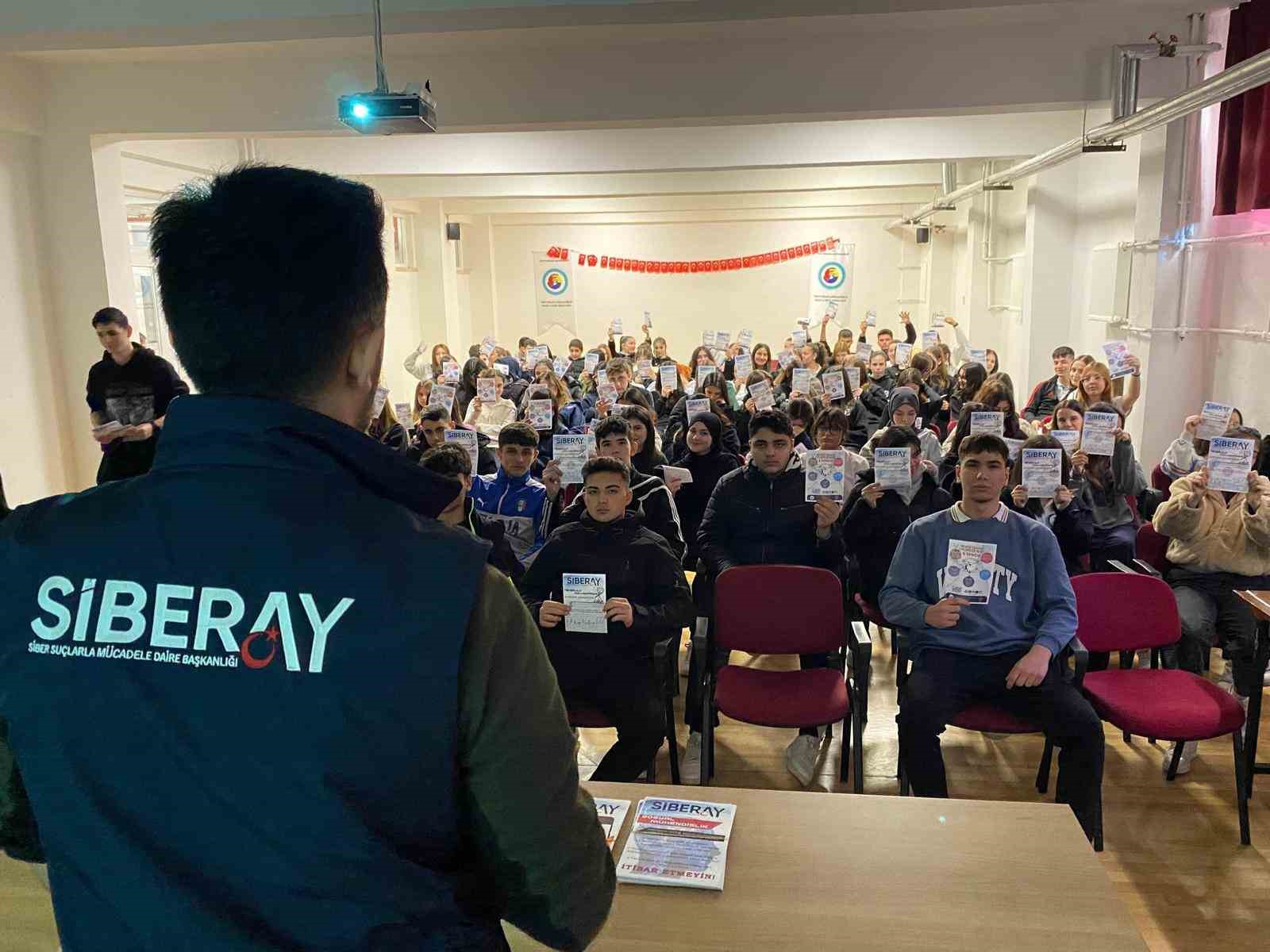 Tekirdağ&rsquo;da &ouml;ğrenciler siber tehlikelere karşı bilgilendirildi
