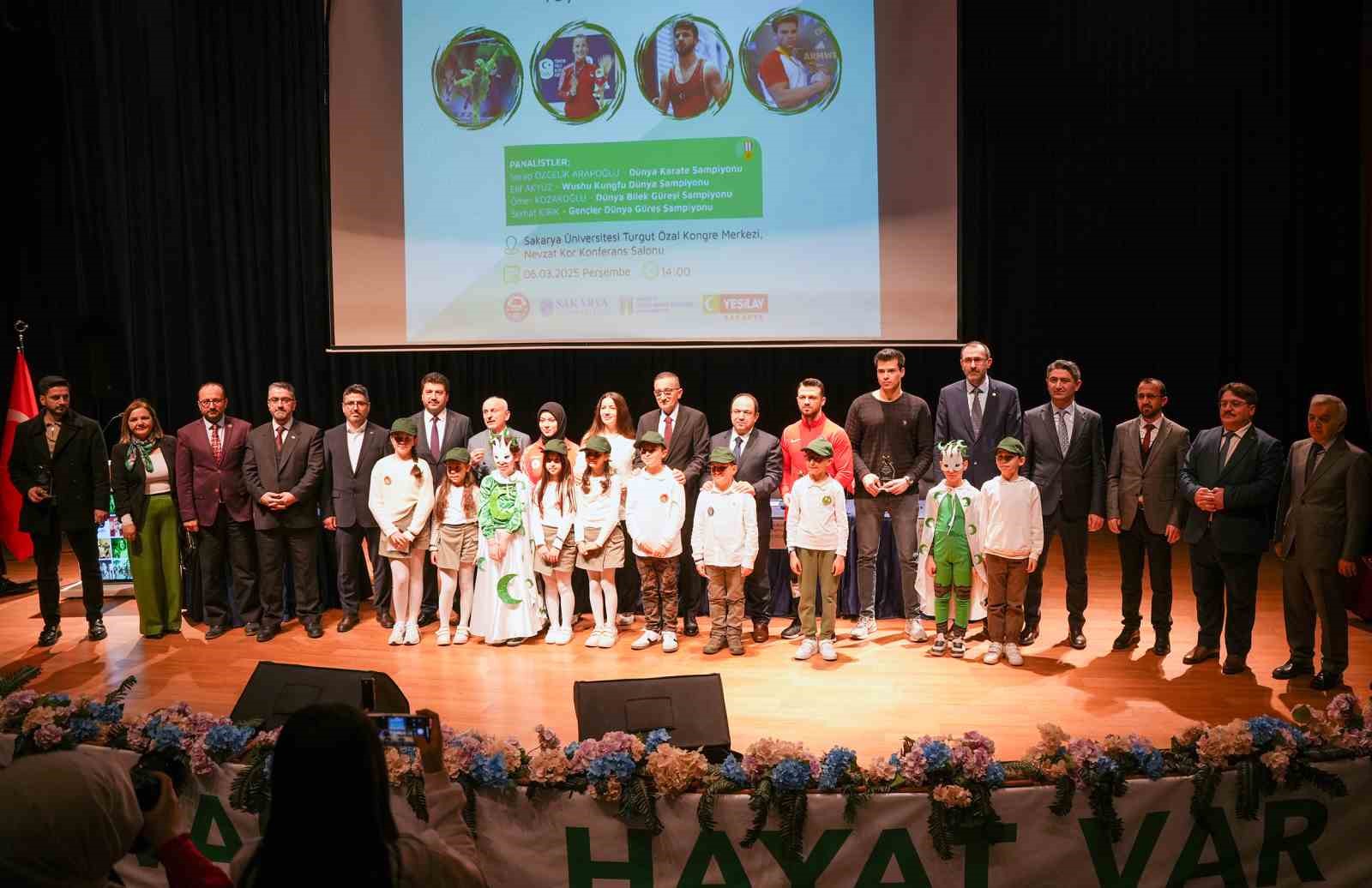 D&uuml;nya Şampiyonları Yeşilay Haftası i&ccedil;in Sakarya&rsquo;daydı
