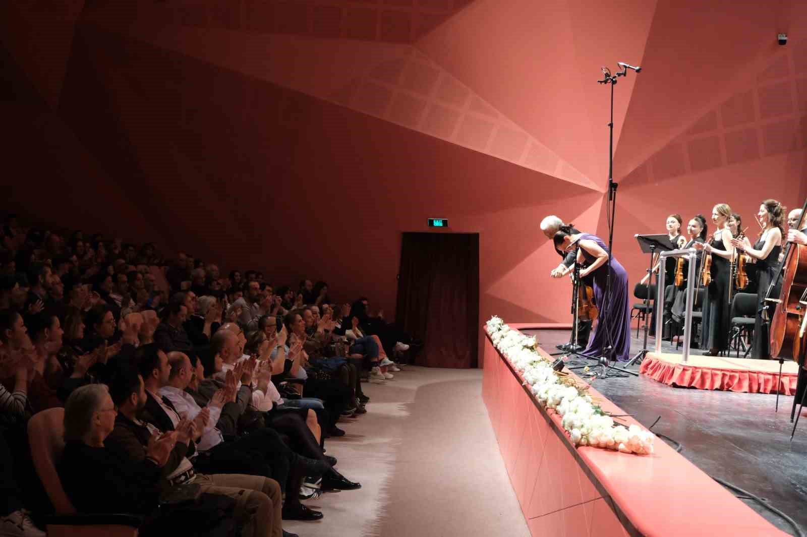 &Uuml;nl&uuml; Şef G&uuml;rer Aykal&rsquo;dan konser
