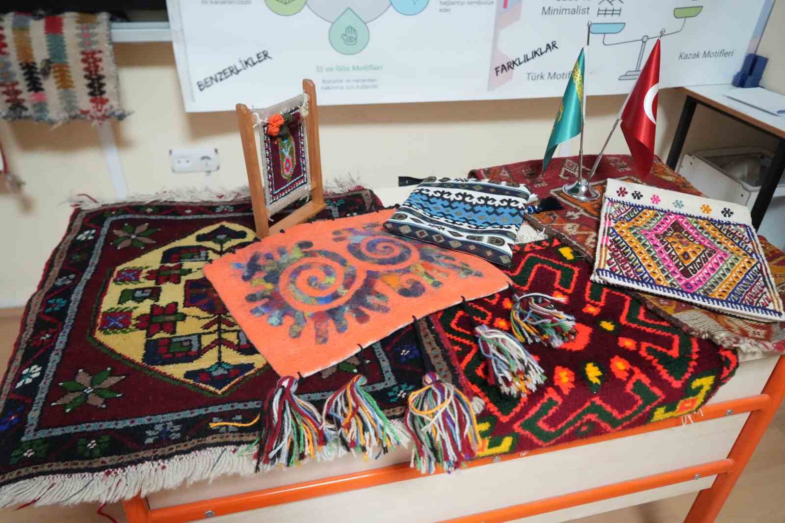 K&uuml;lt&uuml;rlerini merak eden Kazak ve Y&ouml;r&uuml;k T&uuml;rk&uuml; iki arkadaş &ouml;d&uuml;ll&uuml; proje hayata ge&ccedil;irdi
