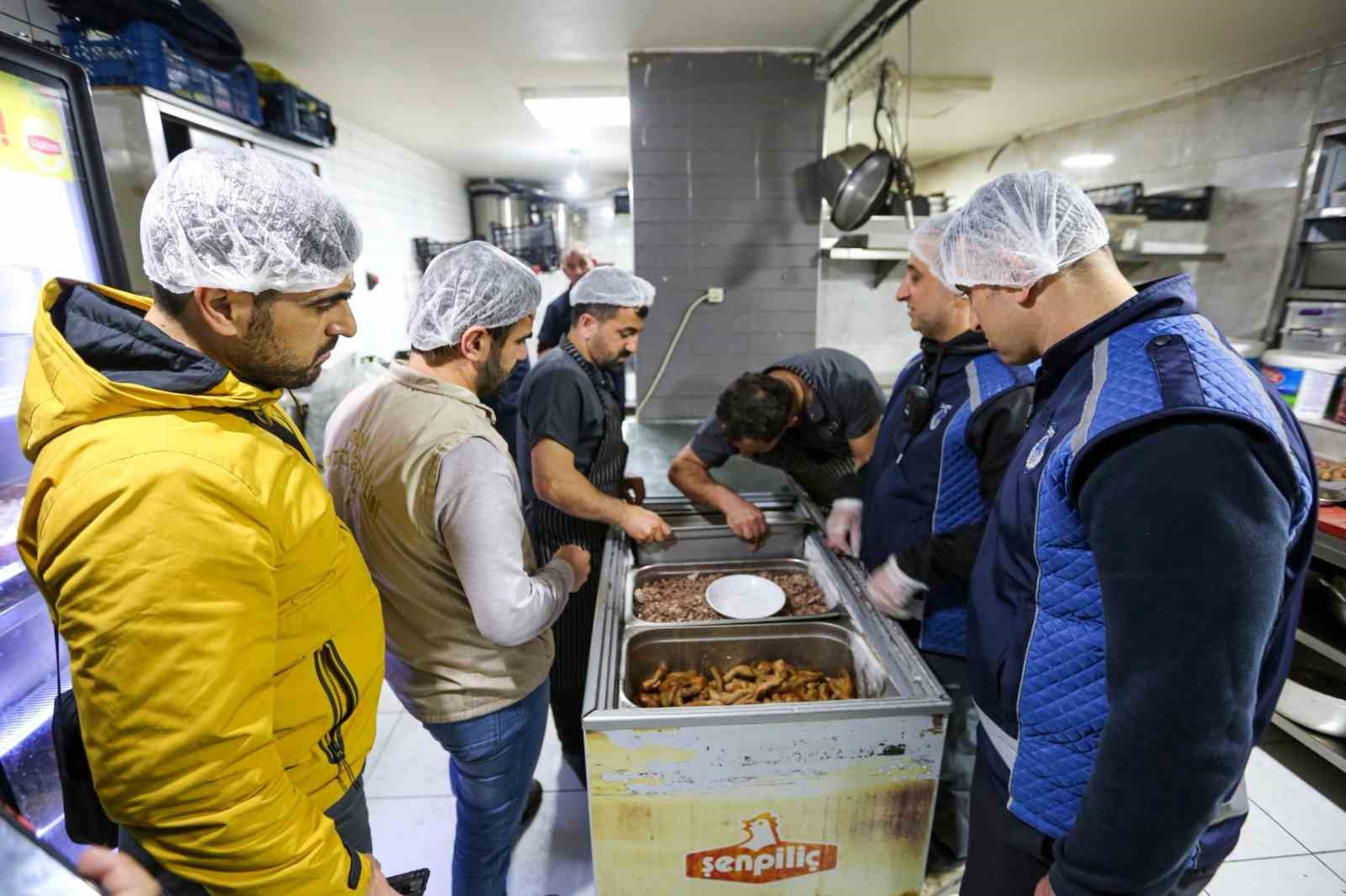 Van&rsquo;da iftar &ouml;ncesi lokantalara sıkı denetim
