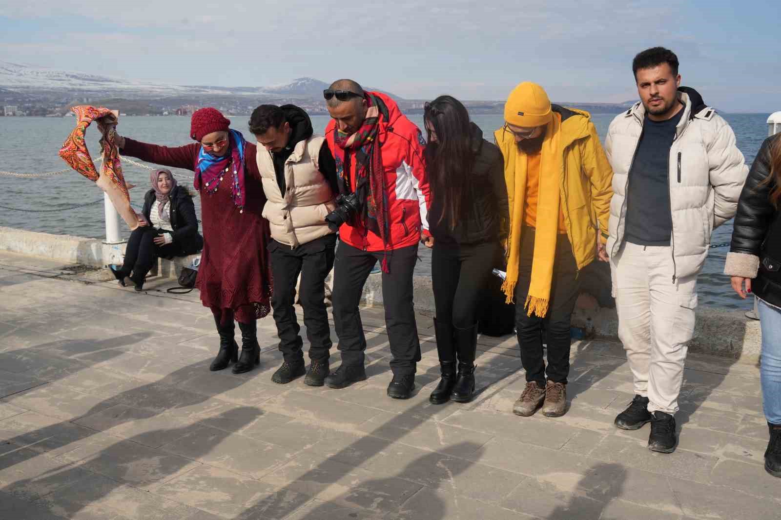 Muşlu doğaseverler trenle Tatvan&rsquo;a yolculuk etti
