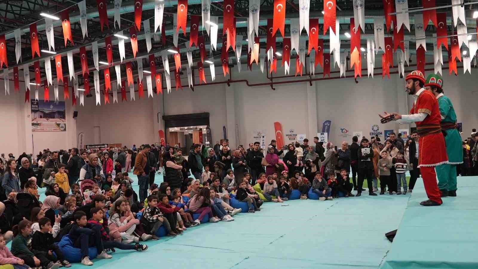 Ramazan etkinliklerinde tasavvuf müziği sanatçısı Turgut Kırgıl sahne aldı