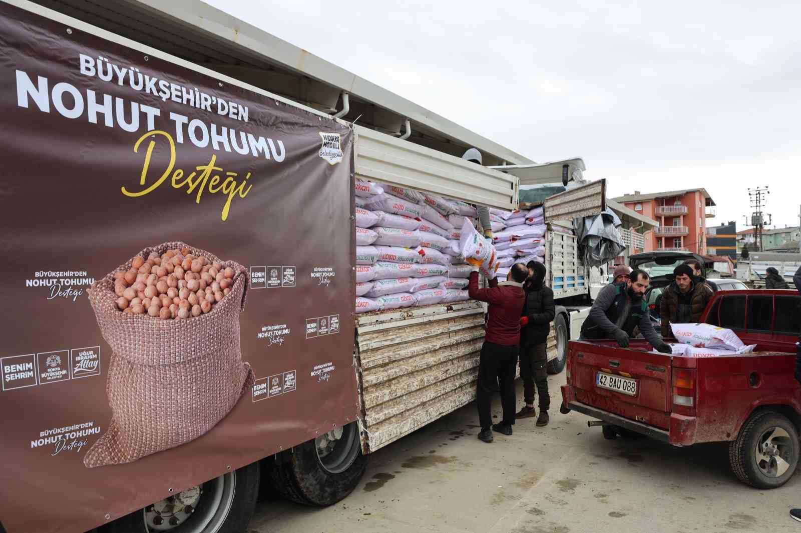 Konya B&uuml;y&uuml;kşehir bu yıl &uuml;reticiye 108 bin 675 kilo nohut tohumu desteği verdi
