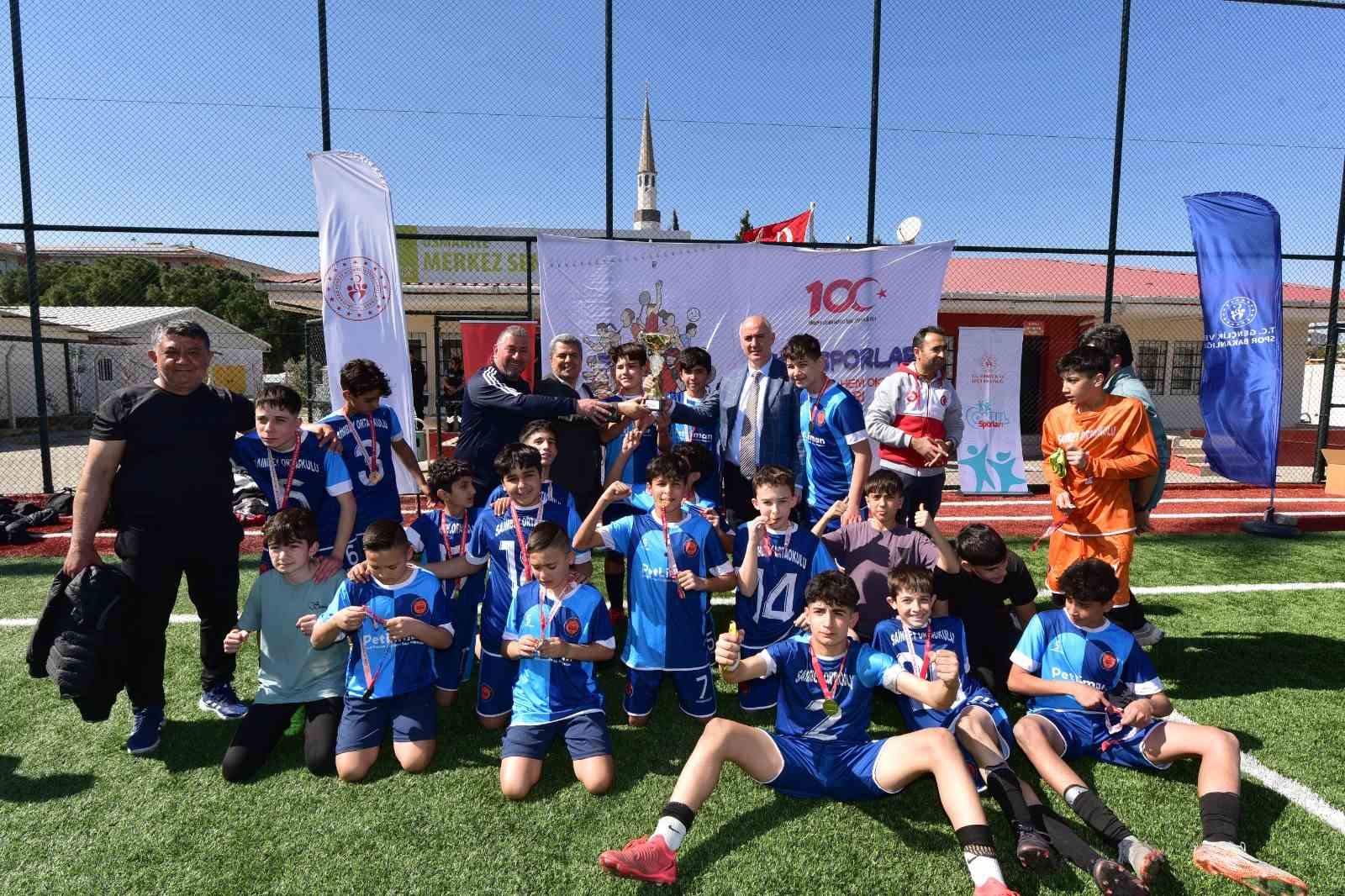 Osmaniye’de okullar arası Yıldız Erkekler Futbol turnuvası sona erdi