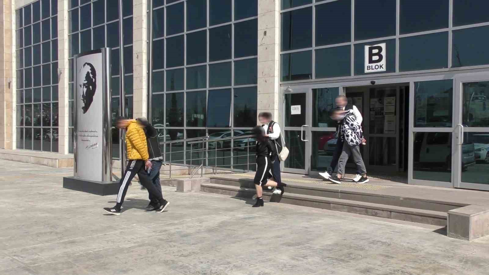 Uşak&rsquo;ta 2 uyuşturucu satıcısı tutuklandı
