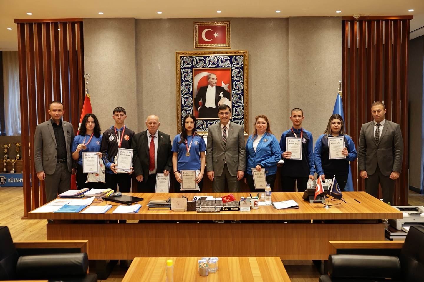 Başkan Eyüp Kahveci, başarılı kick boks sporcularını ağırladı