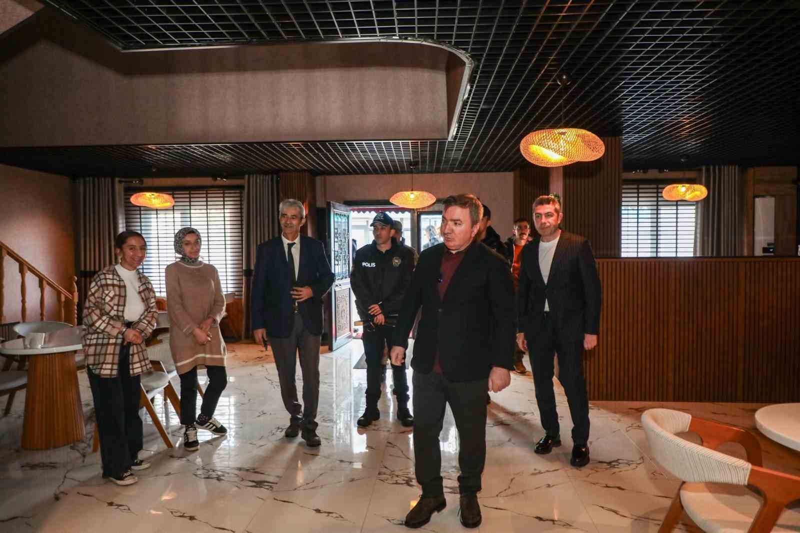 Vali Aydoğdu Refahiye&rsquo;de &ccedil;eşitli temaslarda bulundu
