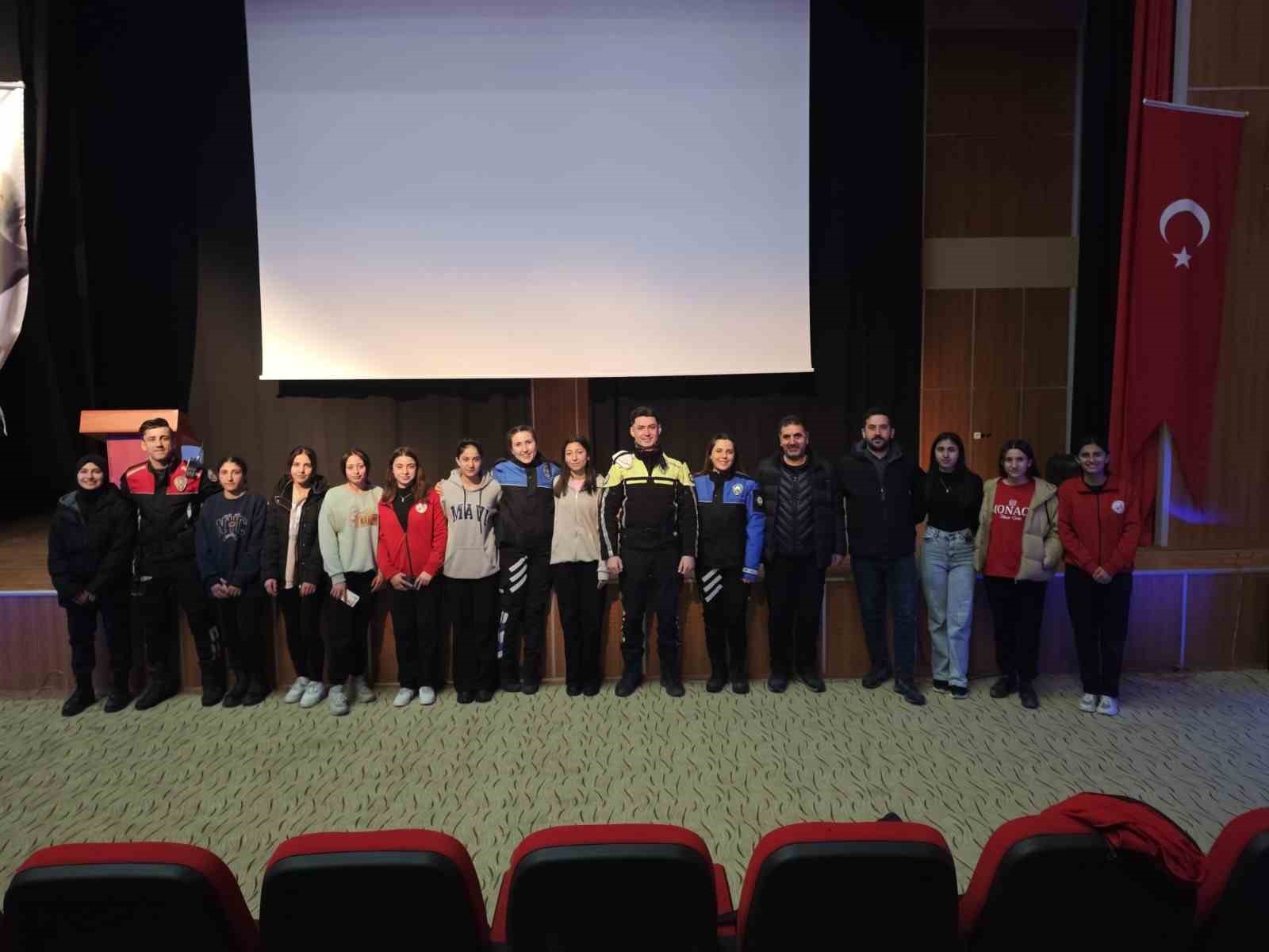 Ağrı’da öğrencilere güvenlik ve trafik eğitimi verildi