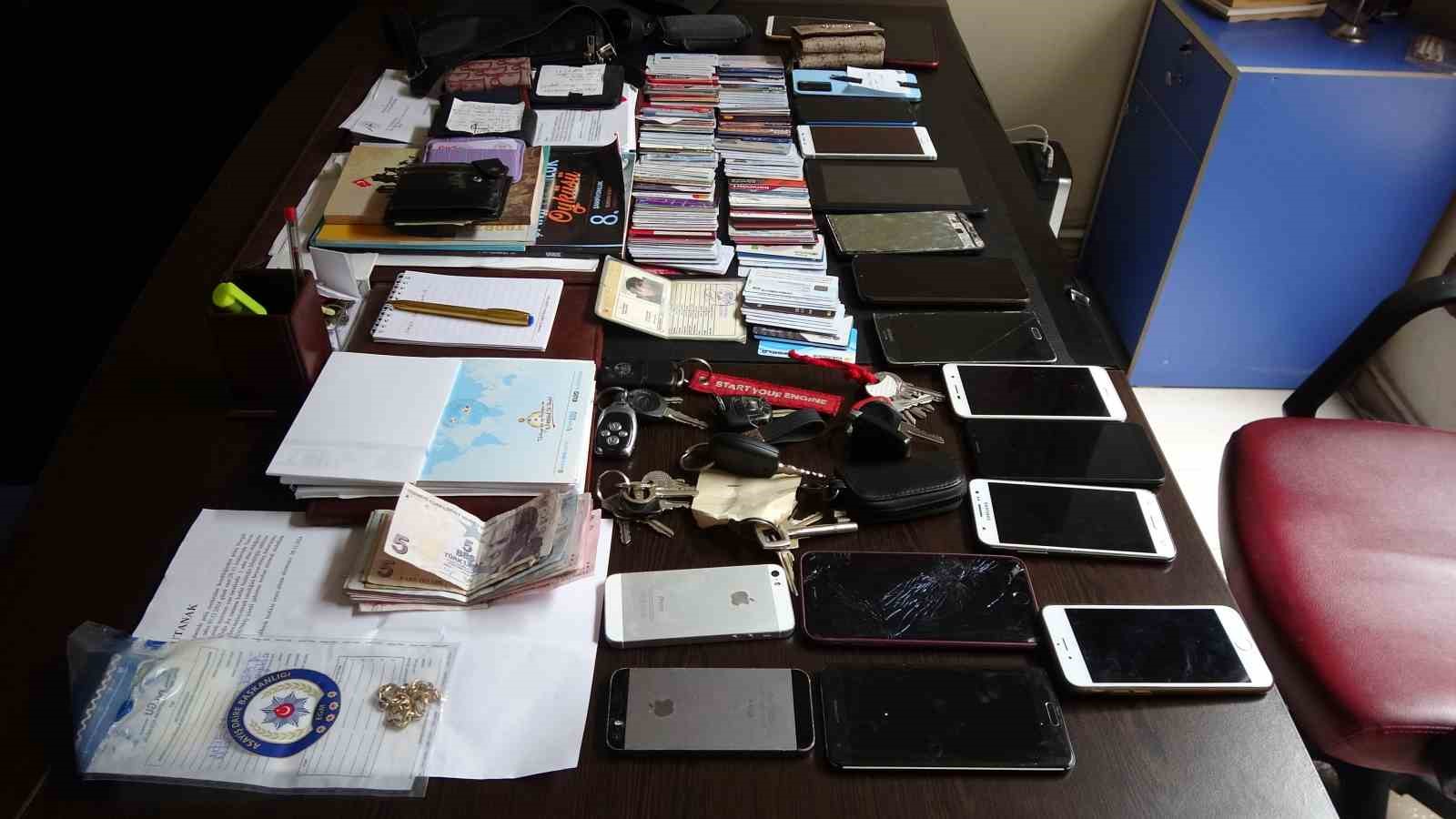 Unutulan eşyalar sahiplerini bekliyor