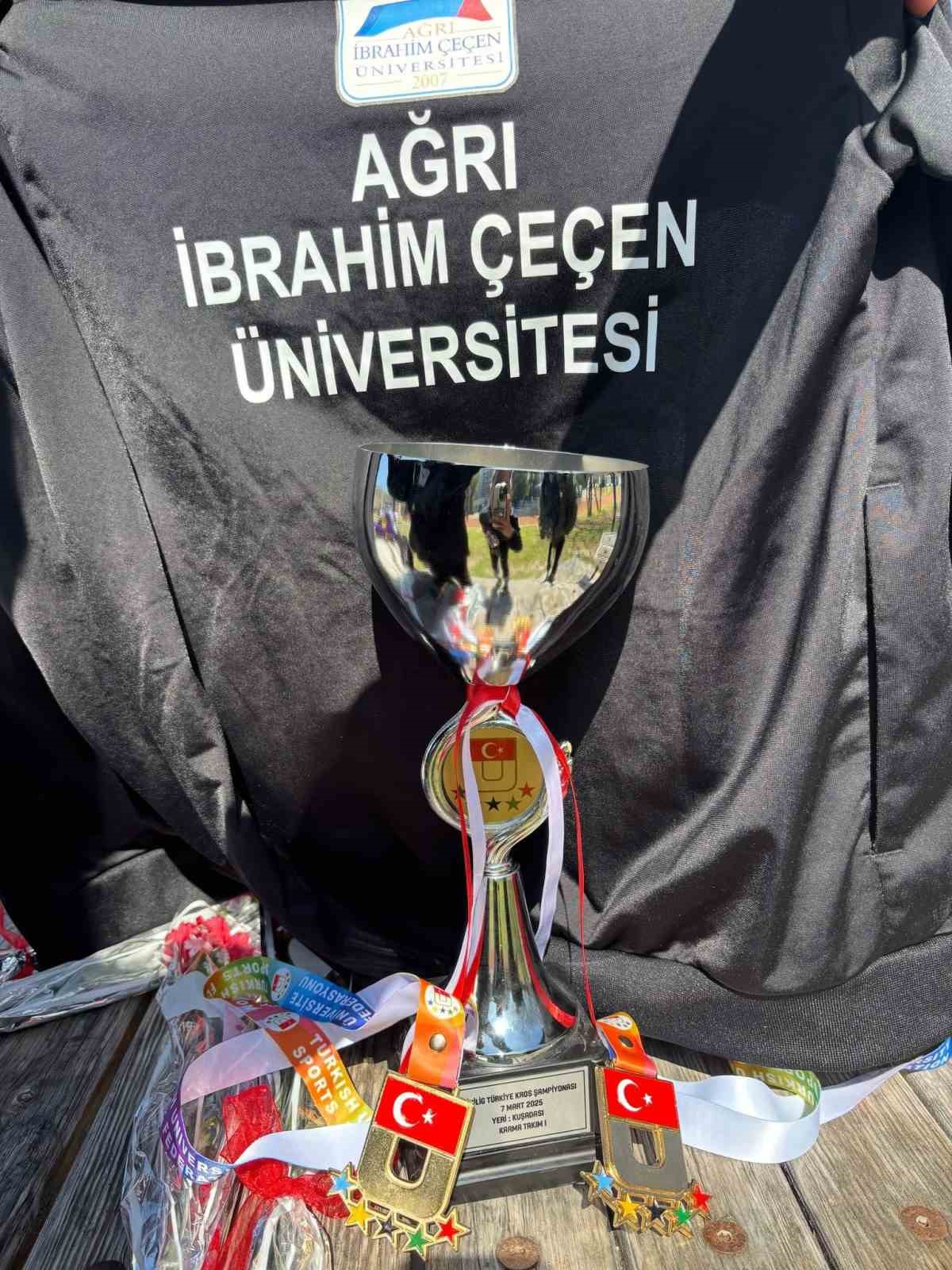 Aİ&Ccedil;&Uuml; Kadın Kros Takımı, T&uuml;rkiye şampiyonu oldu
