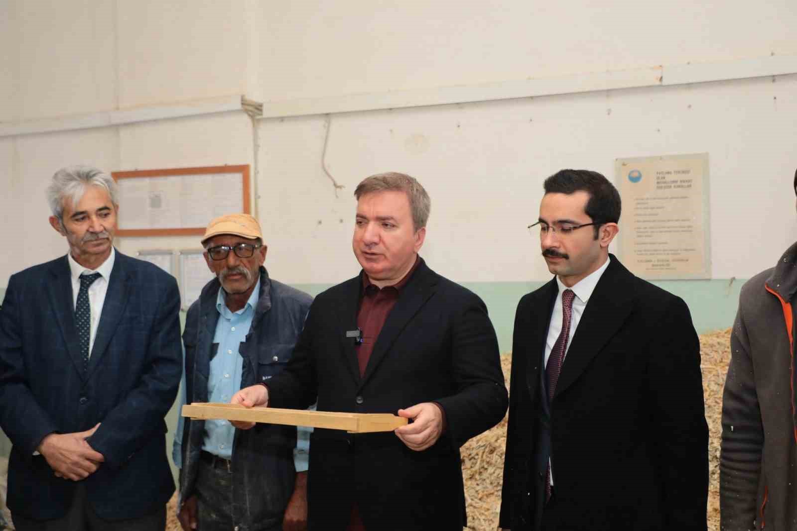 Refahiye&rsquo;de kurulan at&ouml;lyede yılda 2 milyon arı kovanı &ccedil;ıtası &uuml;retilecek
