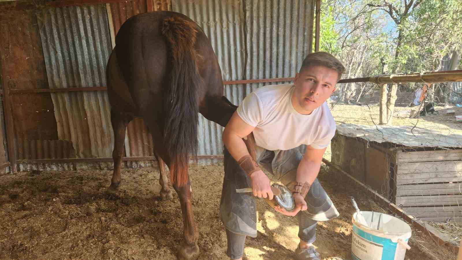 Genç nalbant asırlık geleneği sürdürüyor