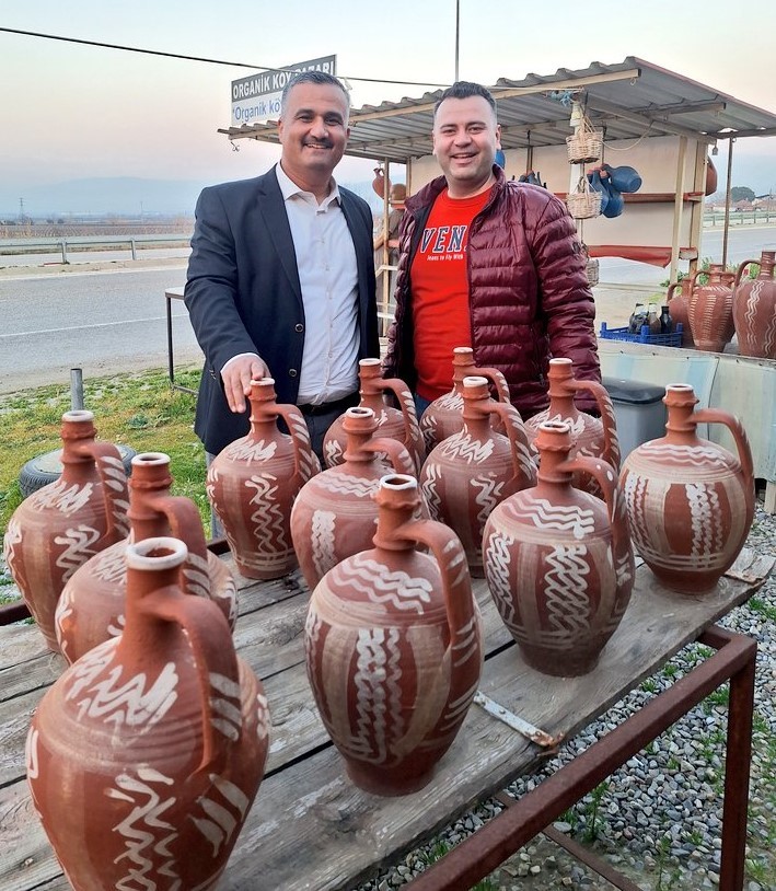 Yol kenarındaki y&ouml;resel &uuml;r&uuml;n satış stantları b&uuml;y&uuml;k ilgi g&ouml;r&uuml;yor
