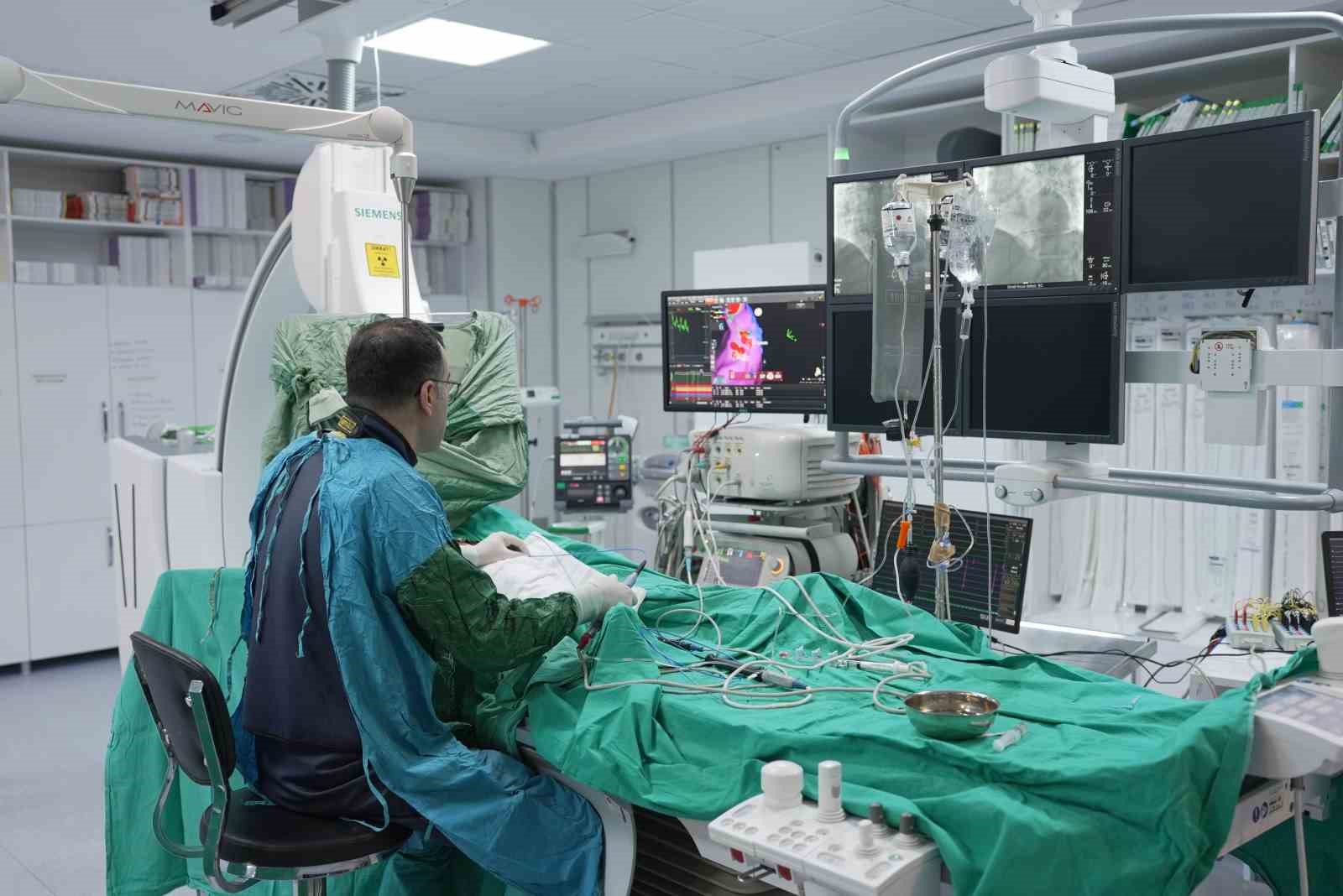Kalp çarpıntılarında "üç boyutlu haritalama" ile kesin tedavi mümkün
