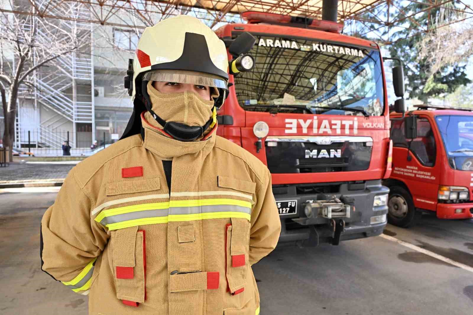 Manisa Büyükşehir’in ateş savaşçılarına yeni koruyucu kıyafetler