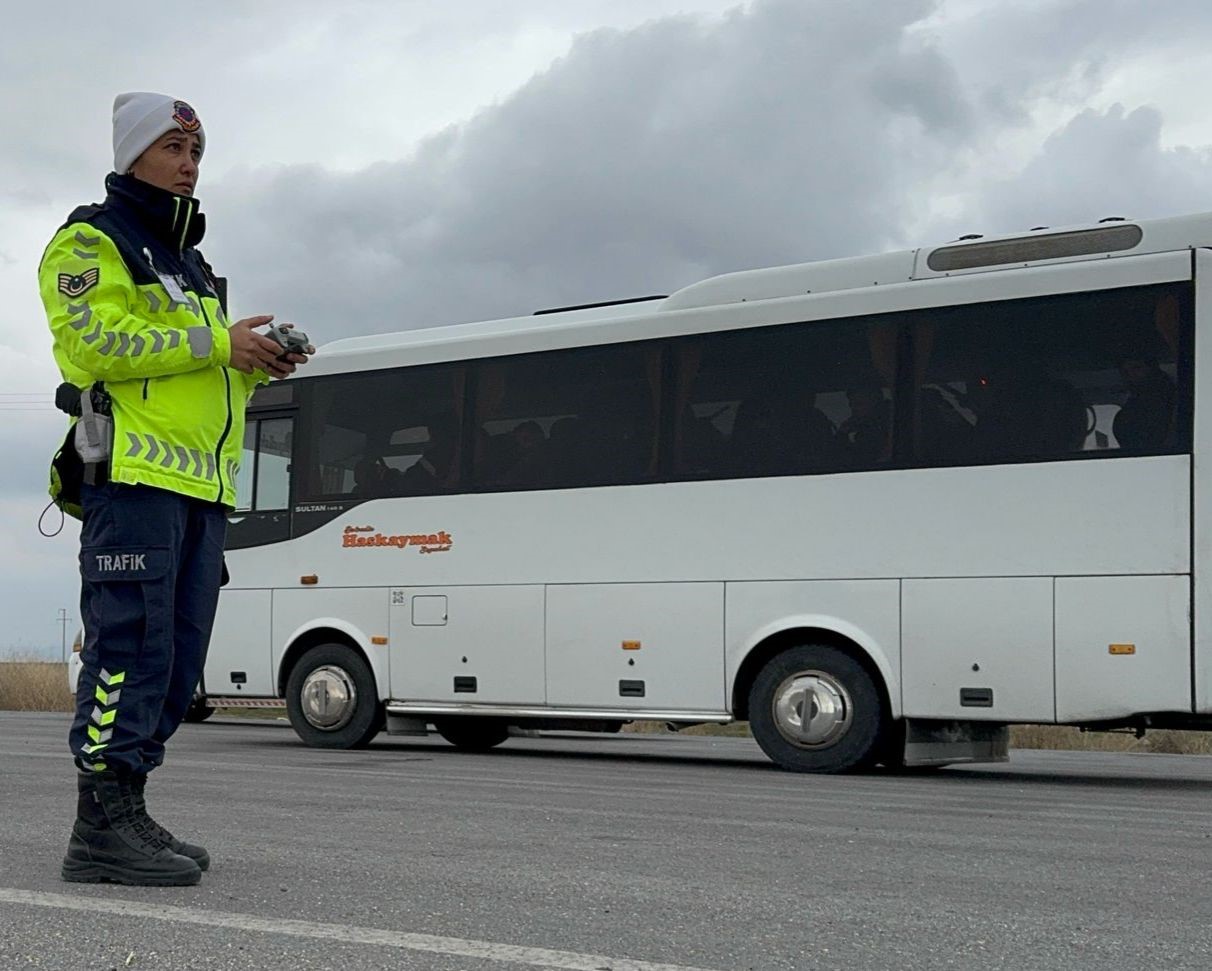 Bolvadin’de jandarmadan sürücülere yönelik dron destekli denetim