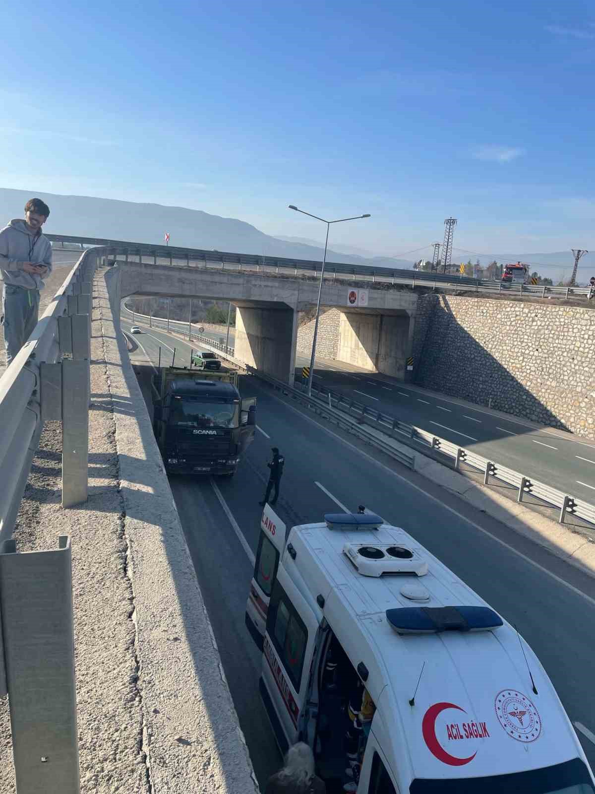 Tırla çarpışan otomobilin sürücüsü yaralandı
