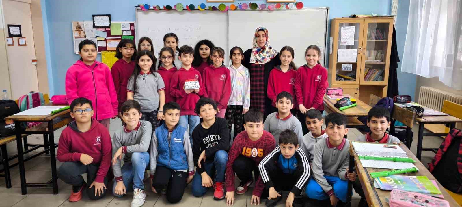 Bayramda yaşıtları gülsün diye ’Askıda kıyafet’ projesi başlattılar