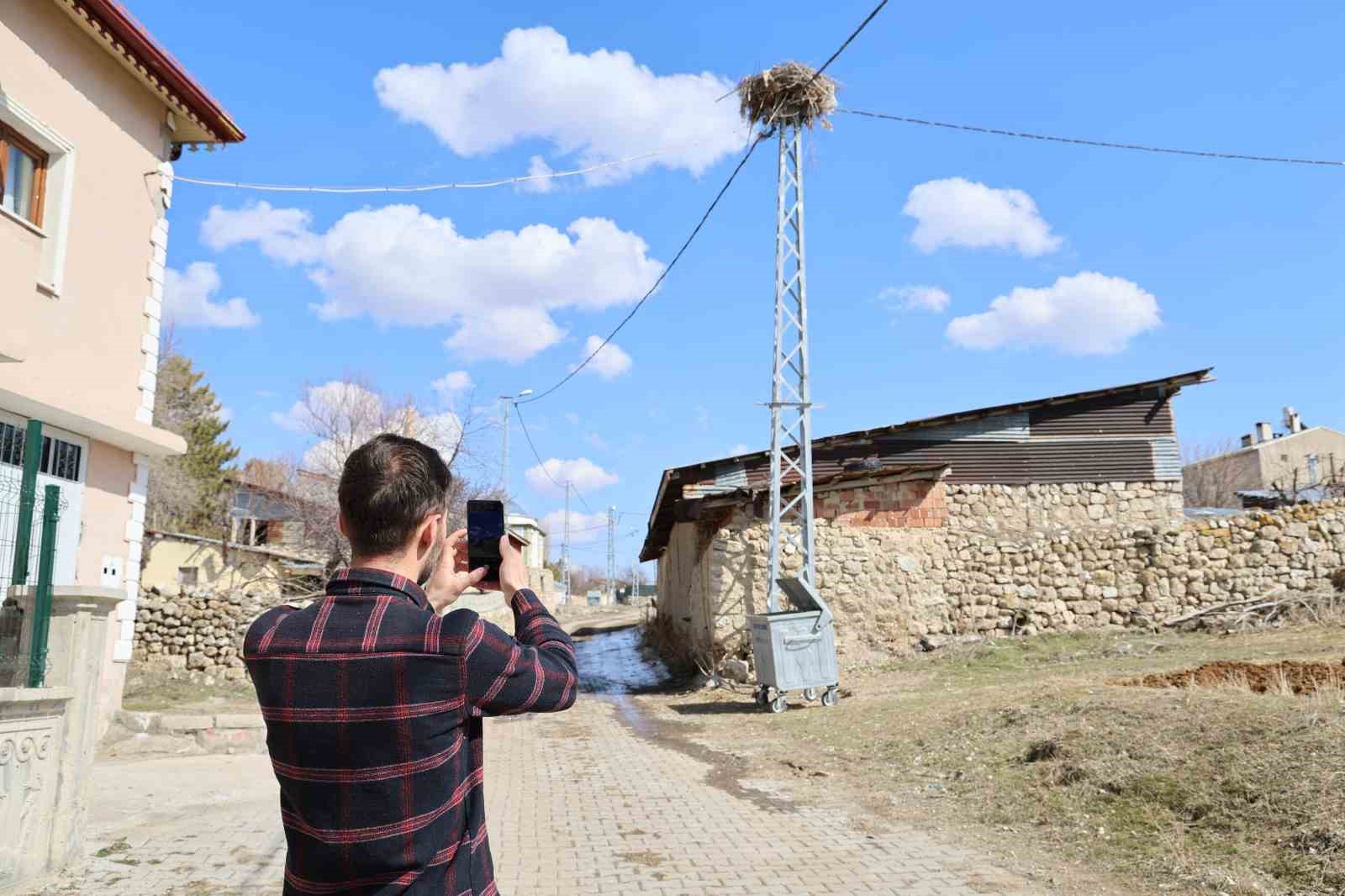 Sivas&rsquo;ın &lsquo;Leylekli k&ouml;y&uuml;&rsquo;, baharın m&uuml;jdeleyicilerini bekliyor
