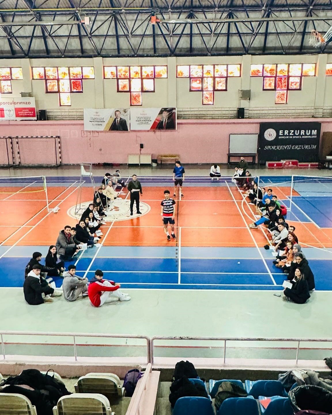 Badminton hakem kursu yapıldı
