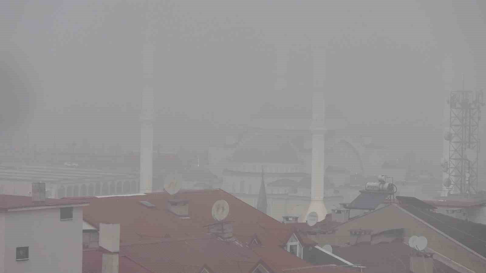 Trabzon&rsquo;da sis etkili oluyor
