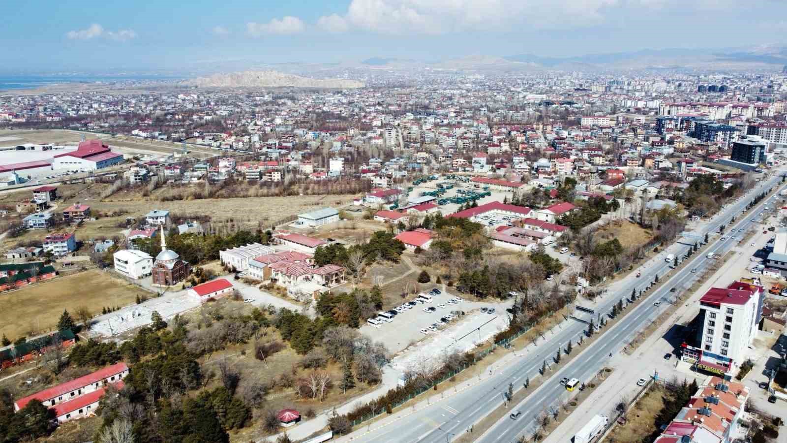 Eski DSİ yerleşkesi, millet bah&ccedil;esine d&ouml;n&uuml;ş&uuml;yor
