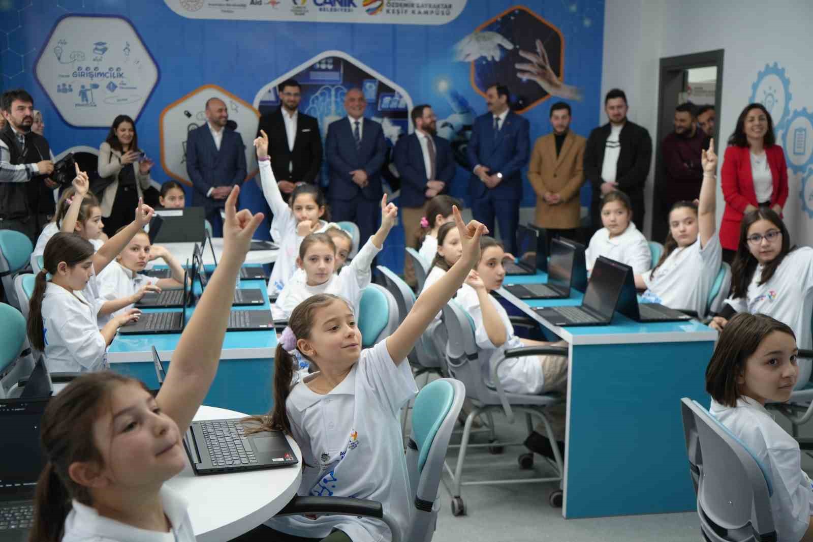 Avustralya destekli projeyle 3 bin kız öğrenci yapay zeka eğitimi alacak