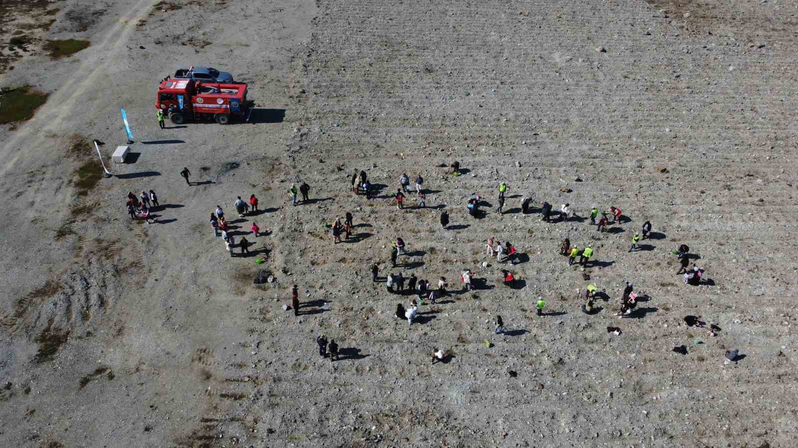 Edremit’te "Aile Yılı" kapsamında lavanta fidanı dikildi
