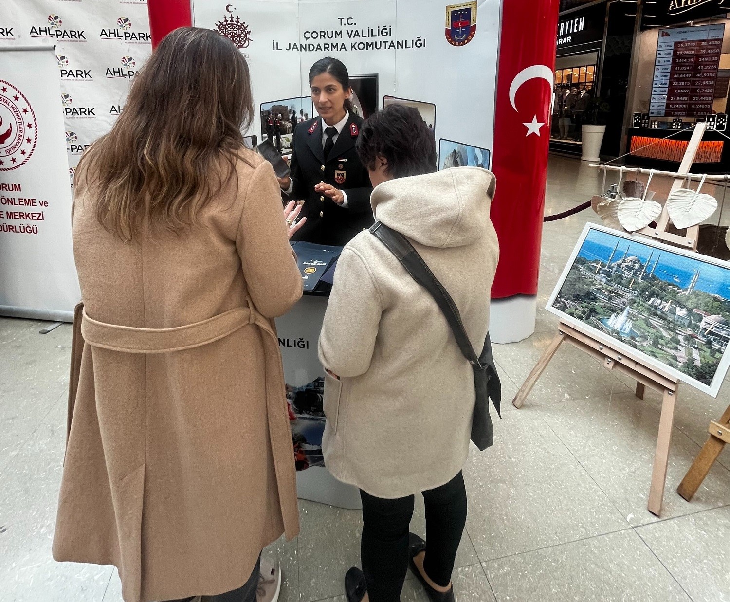 Jandarma ekiplerinden 8 Mart’ta kadına şiddetle mücadele bilgilendirmesi