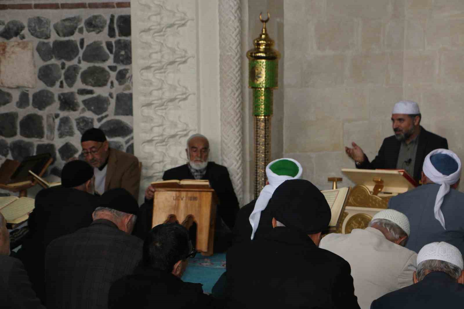 İslam aleminin 5. Harem-i Şerif’inde mukabele geleneği devam ediyor