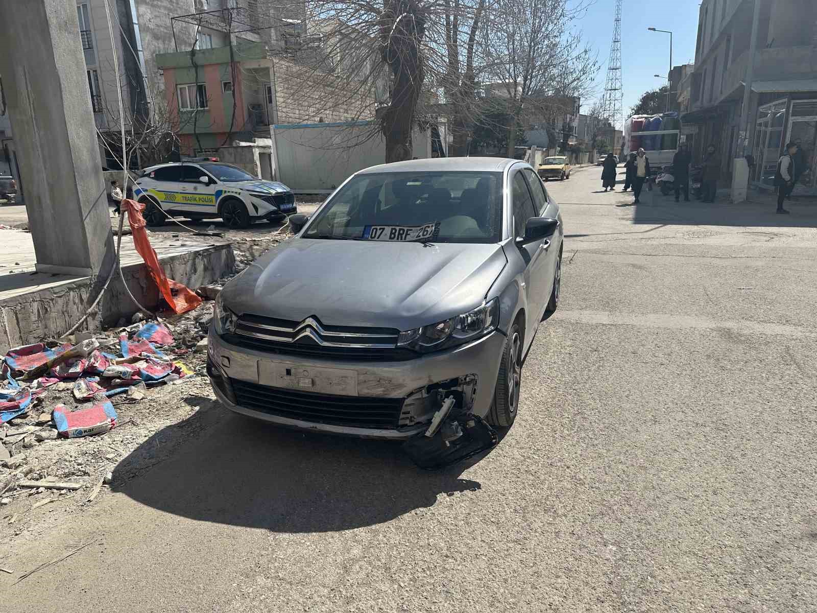 Otomobil ile motosiklet çarpıştı: 1 ağır yaralı
