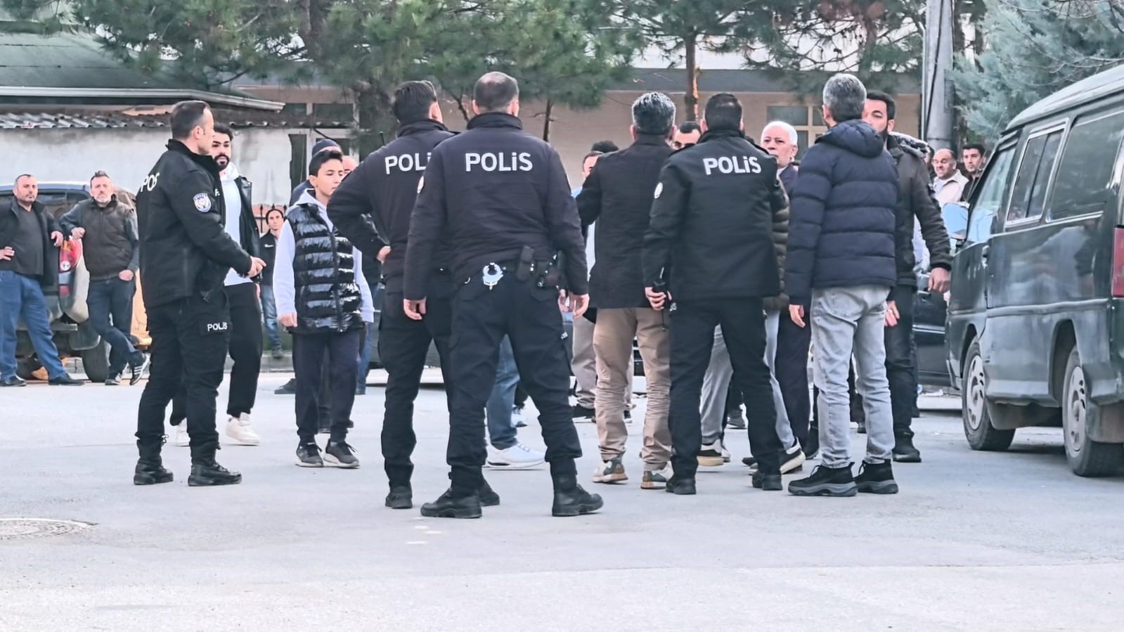 3 kişiyi bıçak ve çekiçle yaralayan kişi, serbest kaldı
