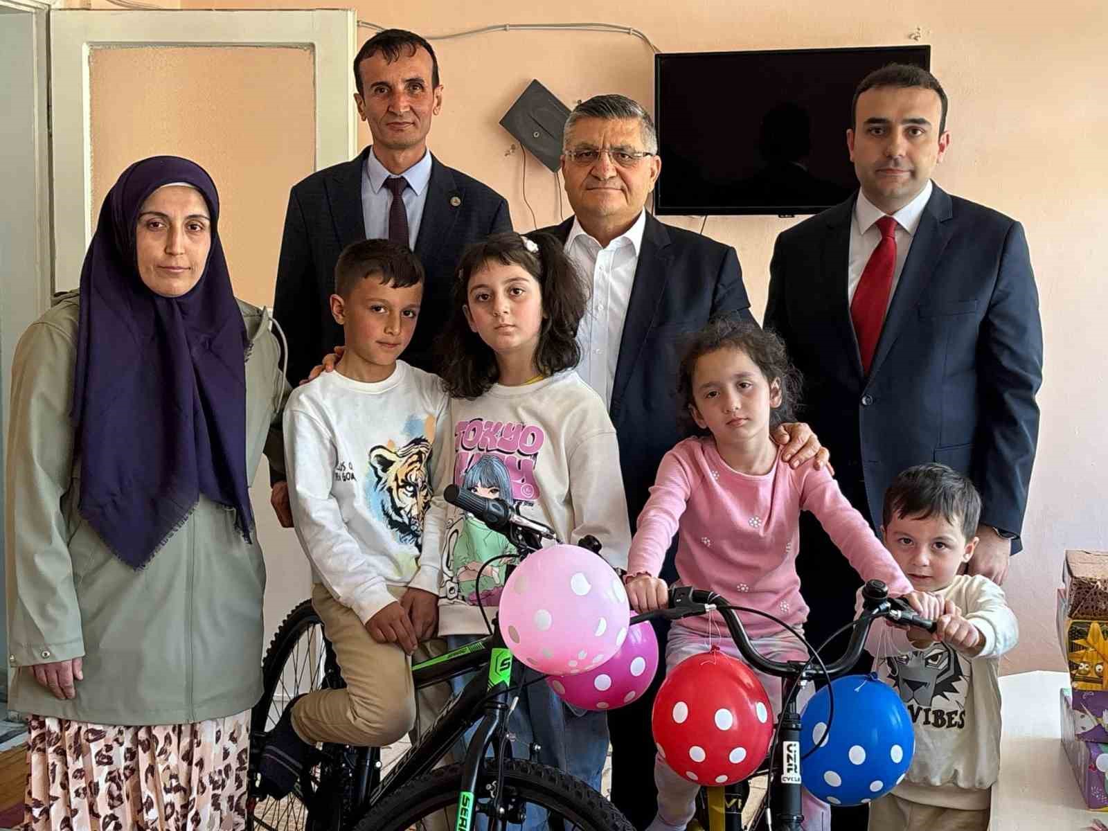 Devlet yetimlerin yanında
