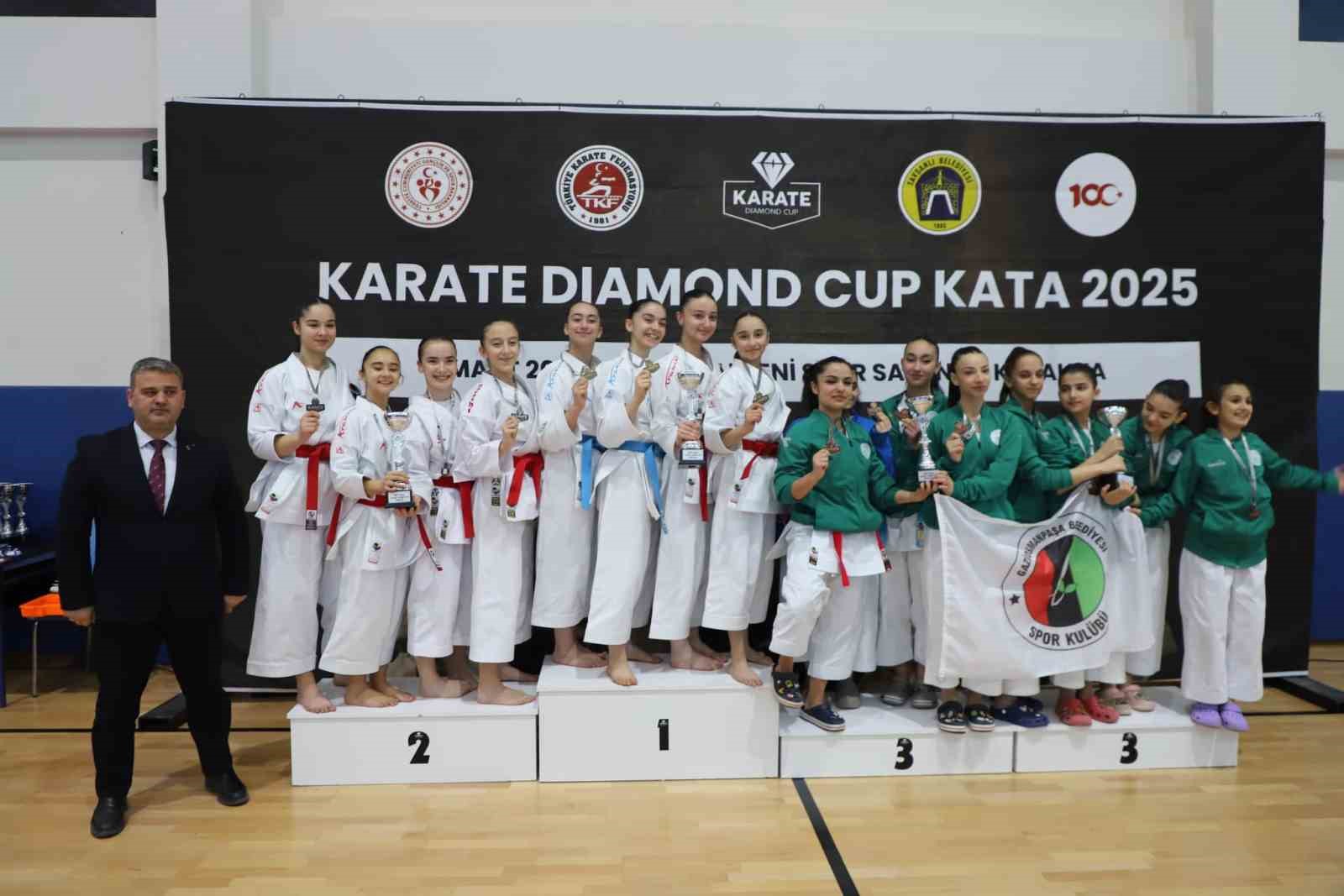 Tavşanlı’da Karate Diamond Kata Cup