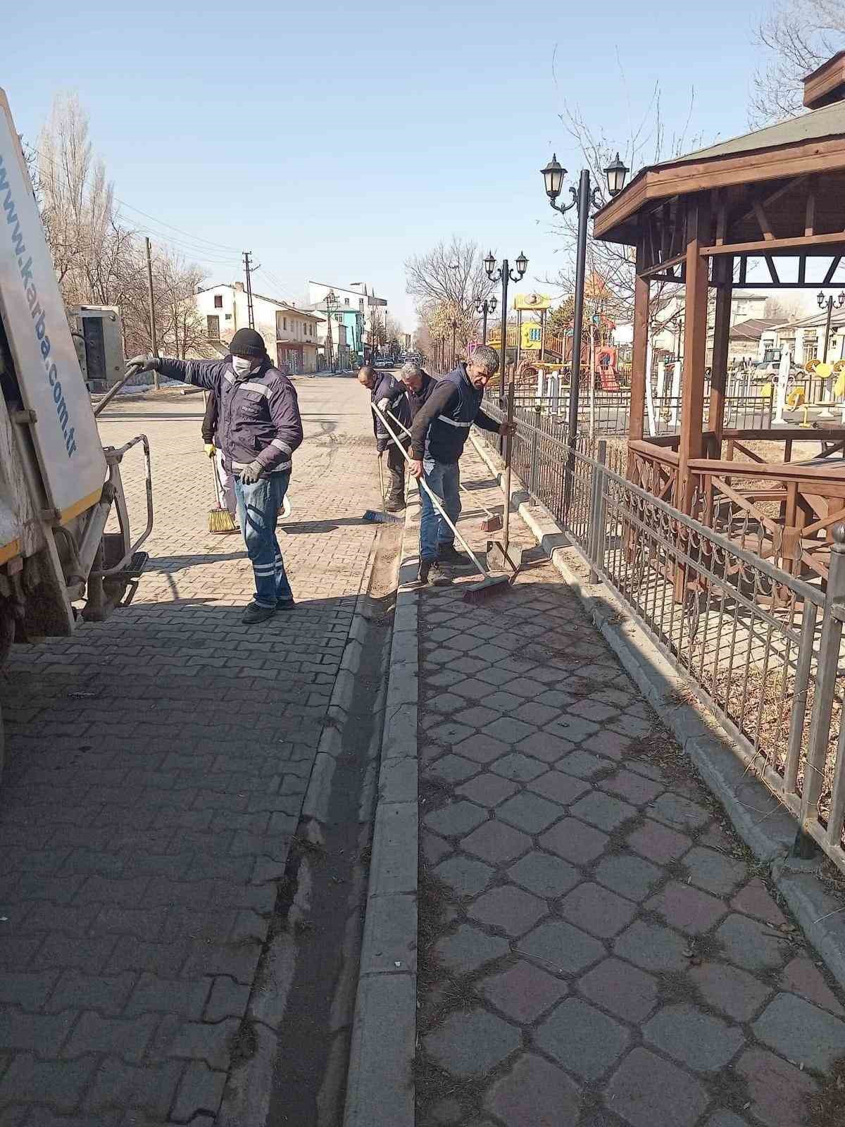 Arpa&ccedil;ay Belediyesi&rsquo;nden bahar temizliği seferberliği
