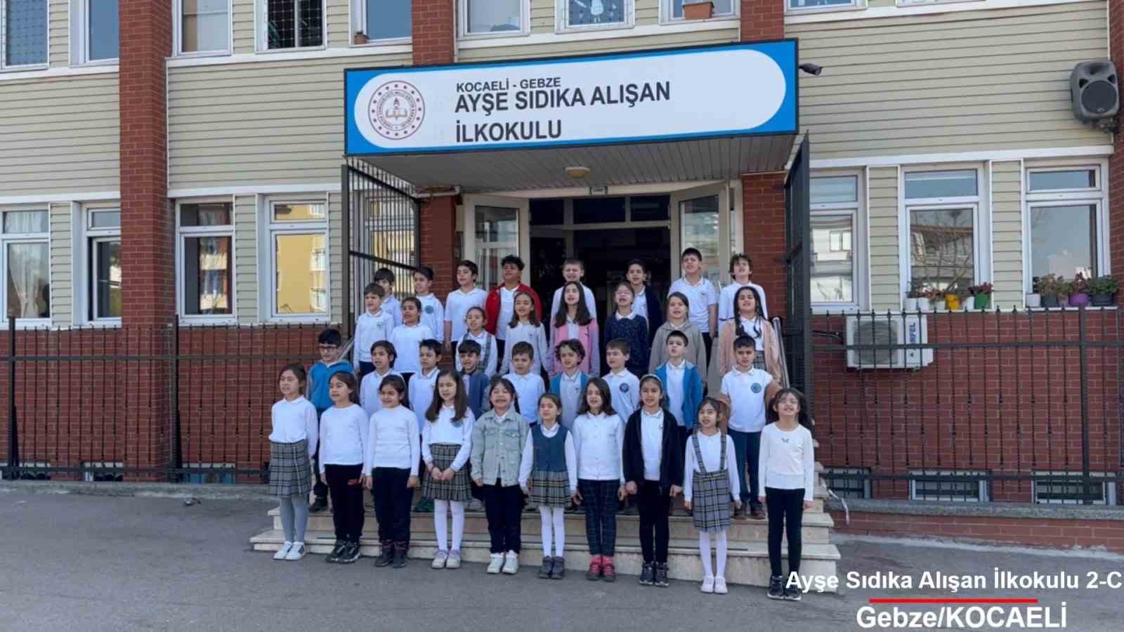 &rsquo;Yedi B&ouml;lge, Tek Ses&rsquo; Projesiyle İstiklal Marşı coşkuyla okundu
