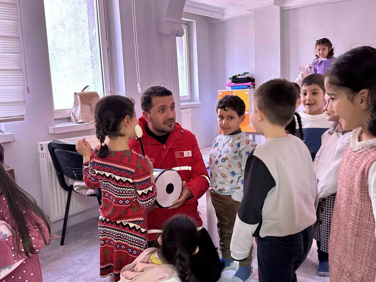 T&uuml;rk Kızılayı miniklerin ilk oru&ccedil; heyecanına ortak oldu
