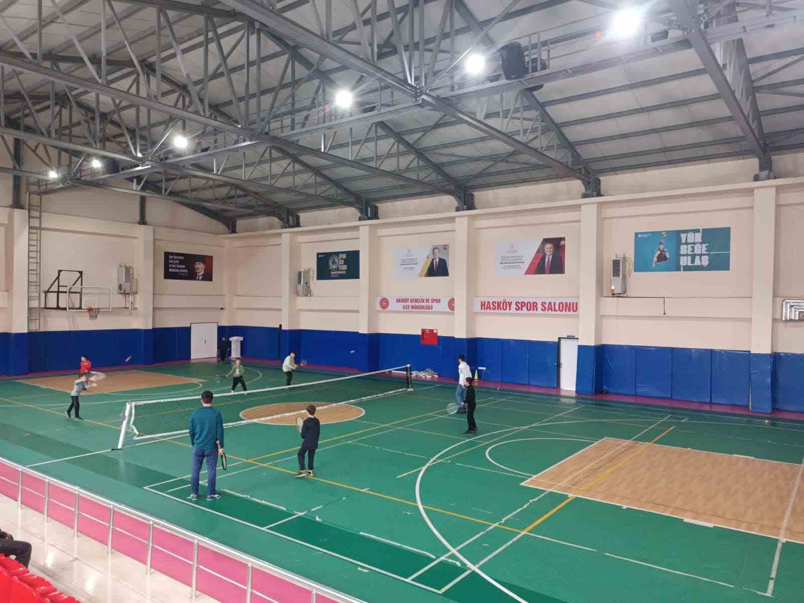 Hask&ouml;y&rsquo;de tenis kursuna yoğun ilgi
