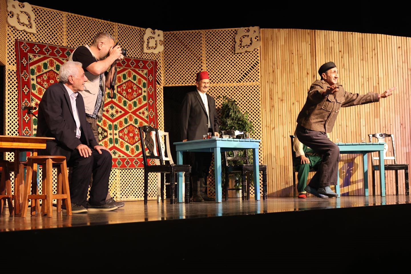 Alkışlar, Erzurum Şehir Tiyatrosu&rsquo;na
