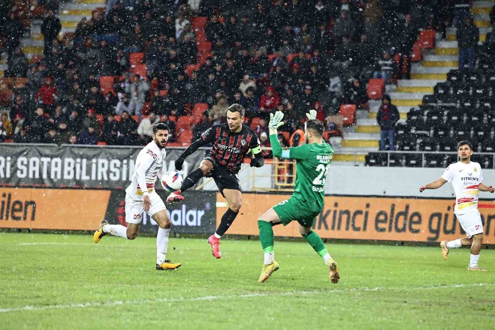 Yeni Malatyasporlu Enes Salik, en çok kurtarış yapan kaleci
