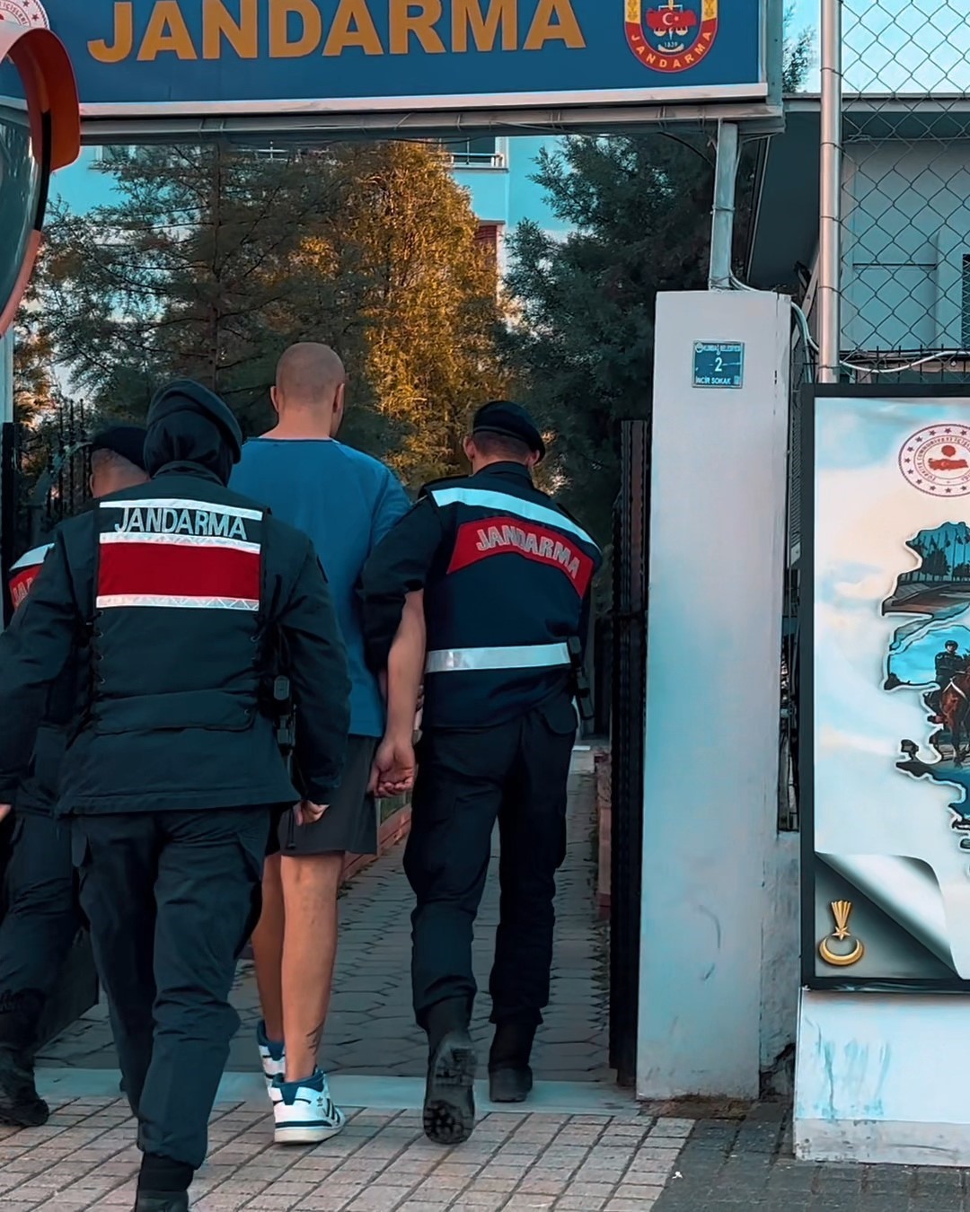 Motosikleti personelin &uuml;zerine s&uuml;rd&uuml;
