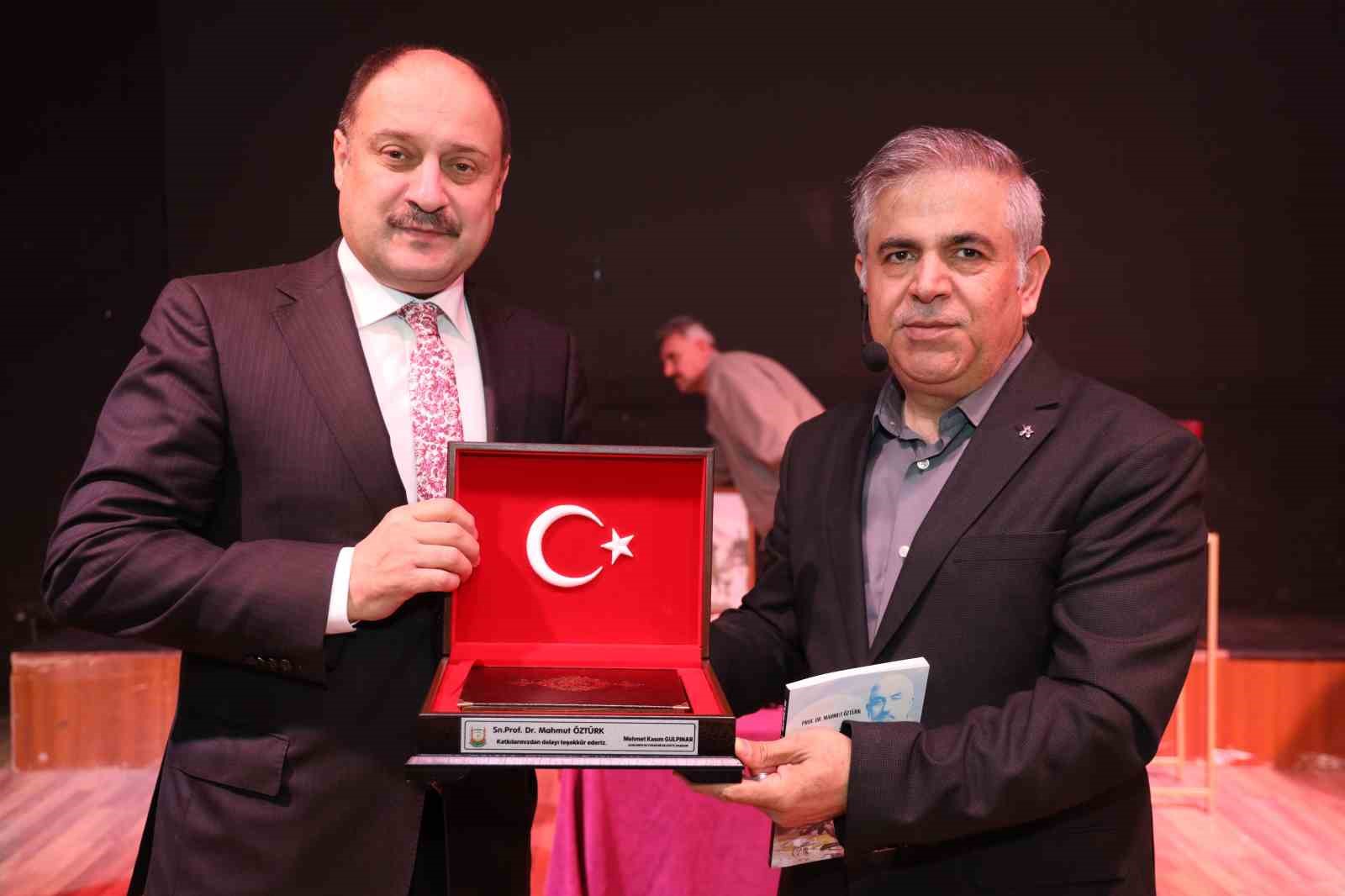 İstiklal Marşı&rsquo;nın 104. yıld&ouml;n&uuml;m&uuml; Şanlıurfa&rsquo;da coşkuyla kutlandı
