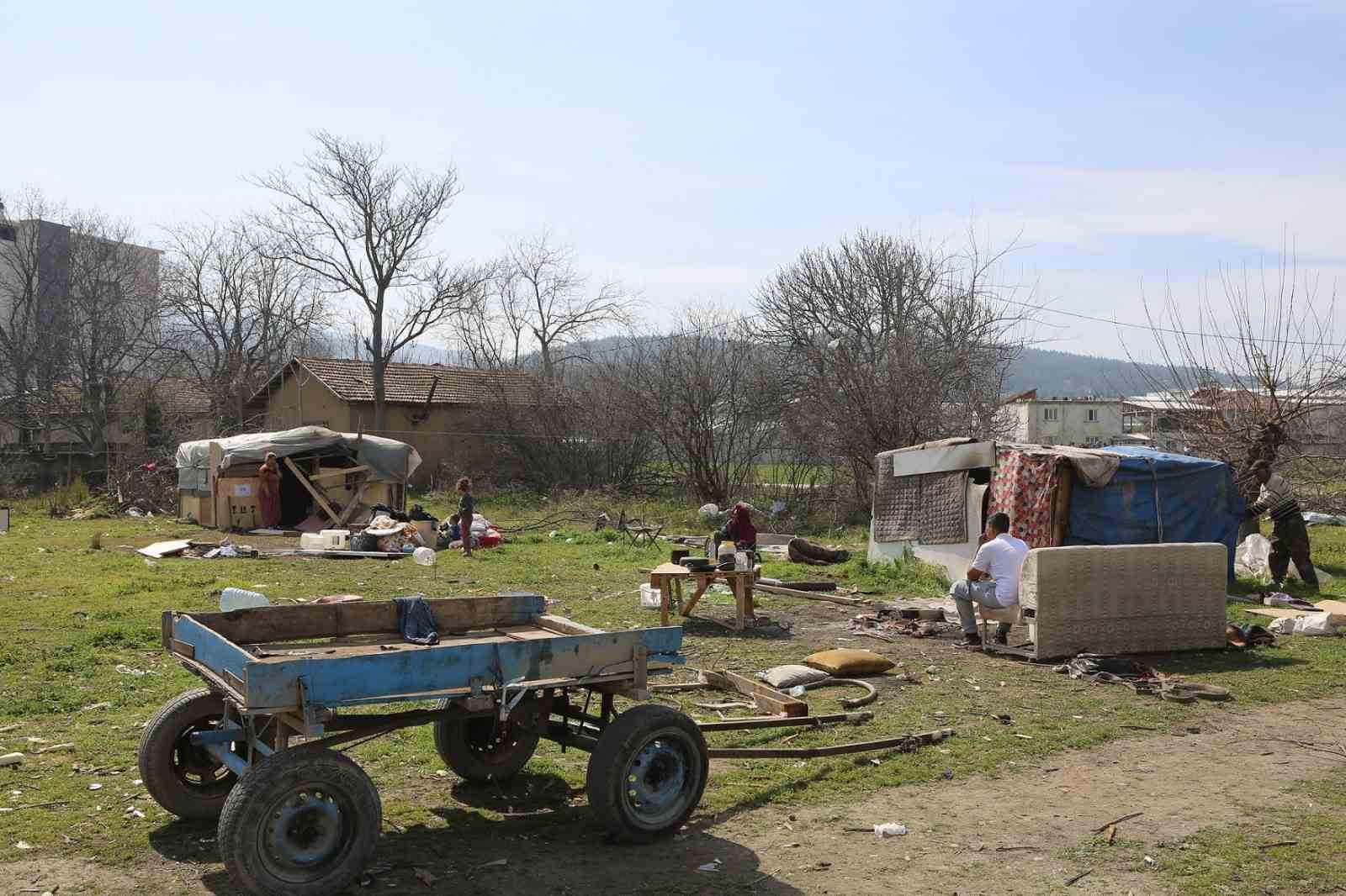 Nil&uuml;fer&rsquo;de g&ouml;r&uuml;nt&uuml; kirliliğine neden olan &ccedil;adırlar kaldırıldı
