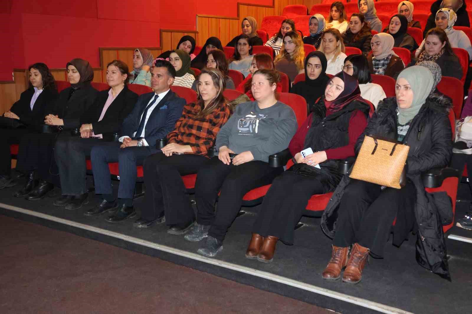 Aile yılı kapsamında kadın çalışanlara özel sinema etkinliği düzenlendi