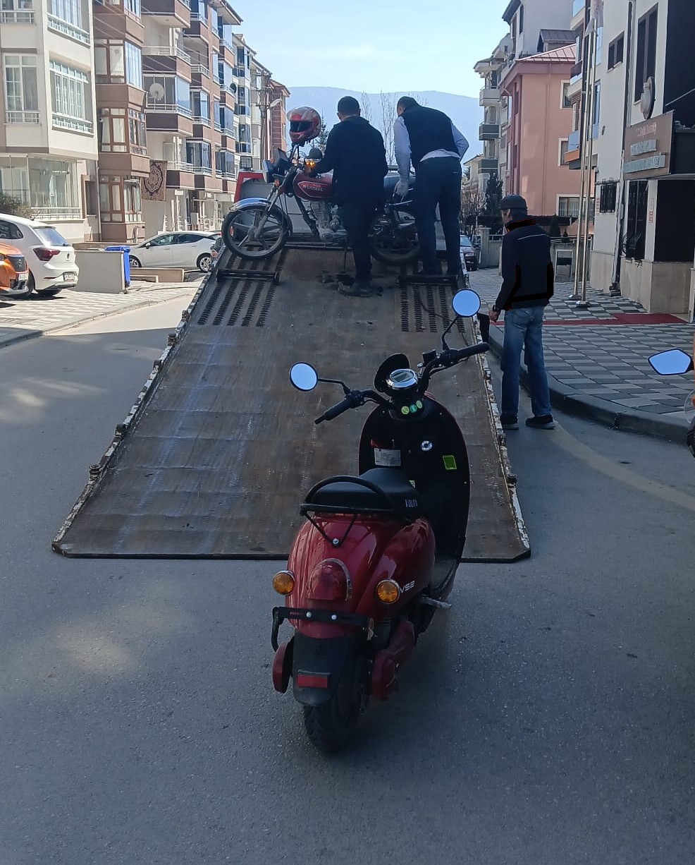 11 motosiklet s&uuml;r&uuml;c&uuml;s&uuml;ne ceza yağdı
