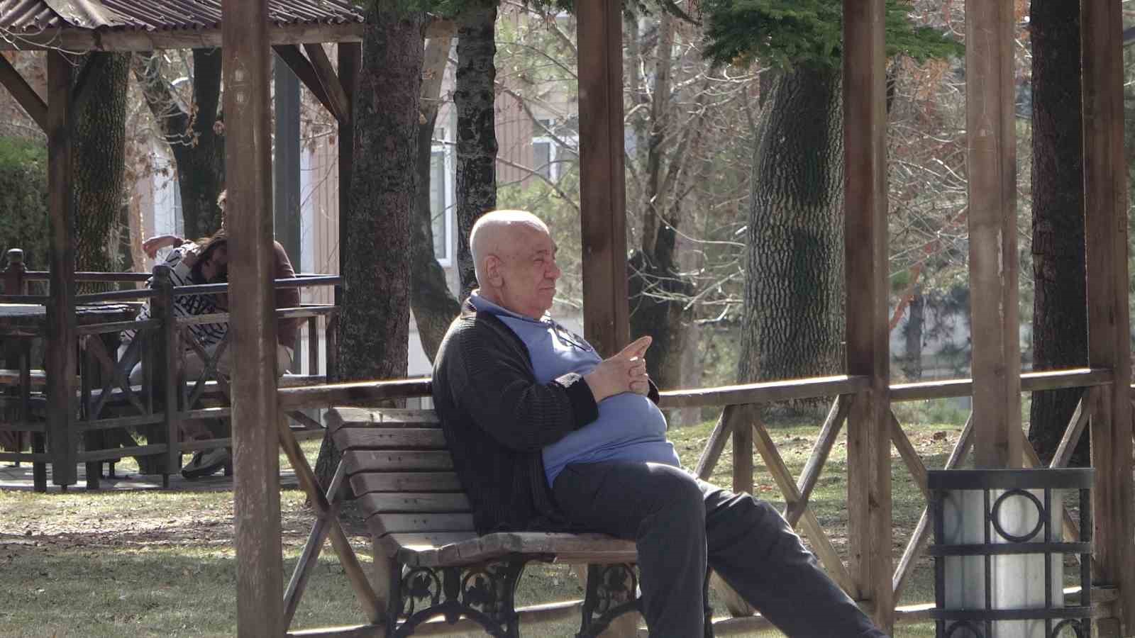 &Ccedil;orum bahar havasına girdi, sıcaklık 19 dereceye y&uuml;kseldi

