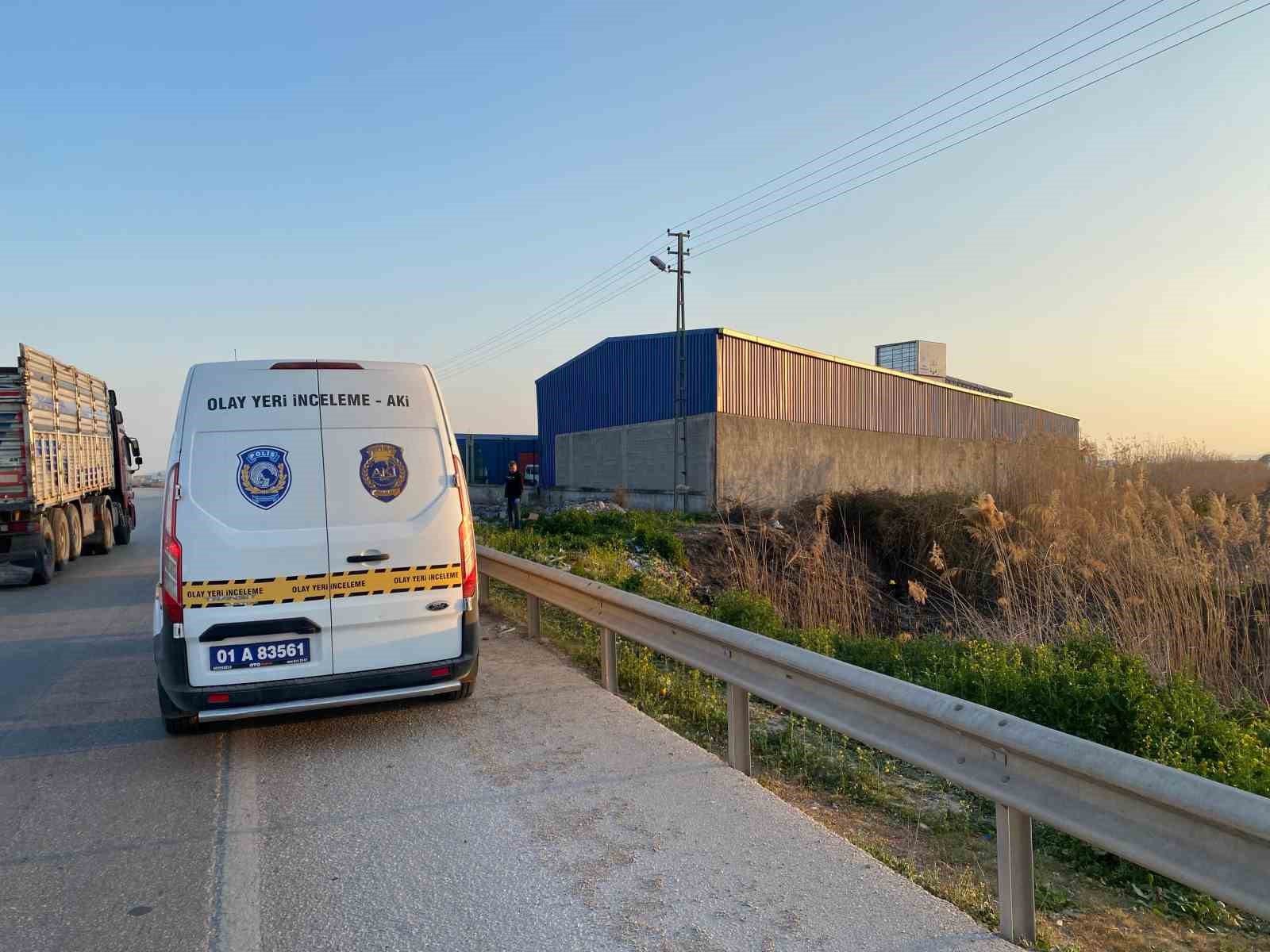 Aracı arıza yapan vatandaş fark etti: Adana&rsquo;da insan kemikleri ve kafatası bulundu
