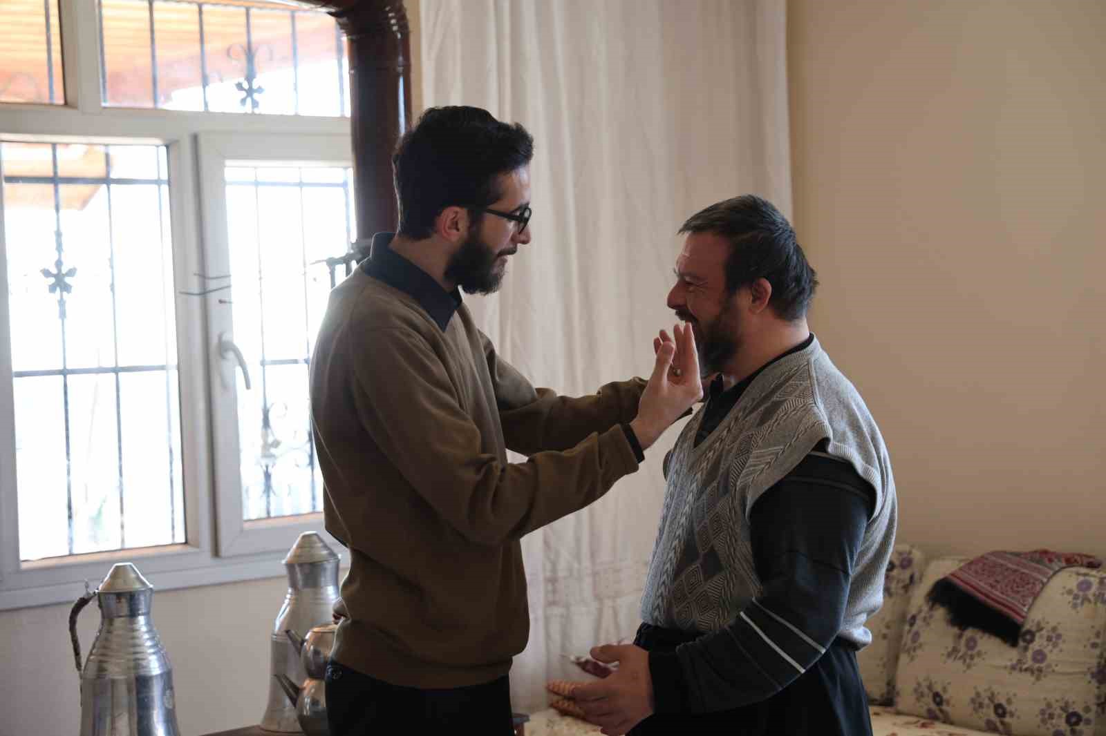 G&ouml;n&uuml;llere dokunan imam, yaşlı ve engellilerin evlerini yeniledi
