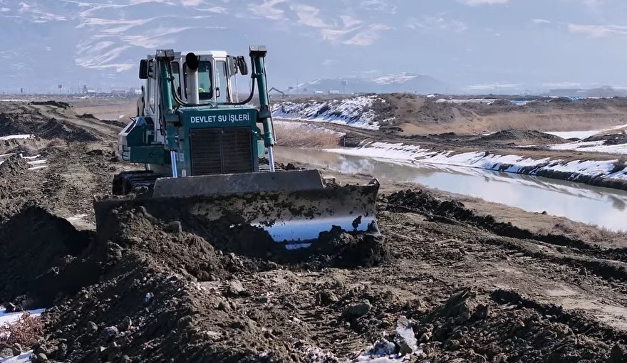Erzincan&rsquo;da tahliye kanallarında bahar temizliği
